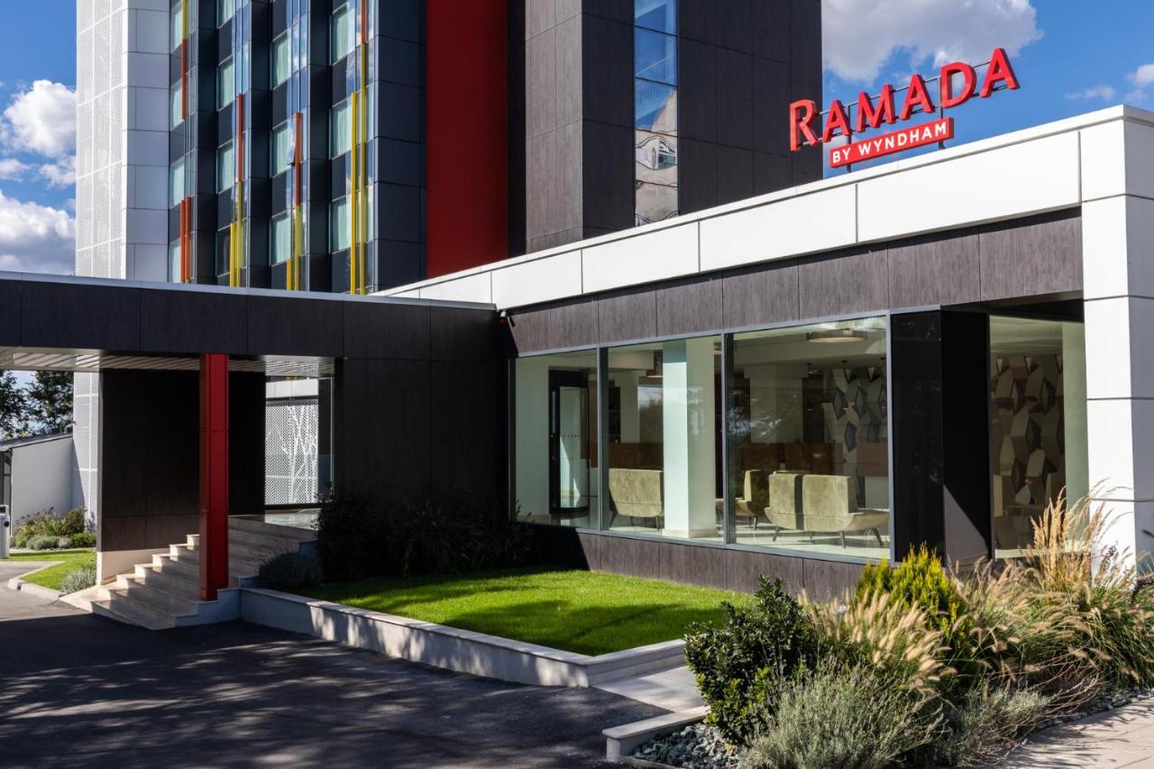 Ramada by Wyndham Slatina Parc Hotel Bagian luar foto