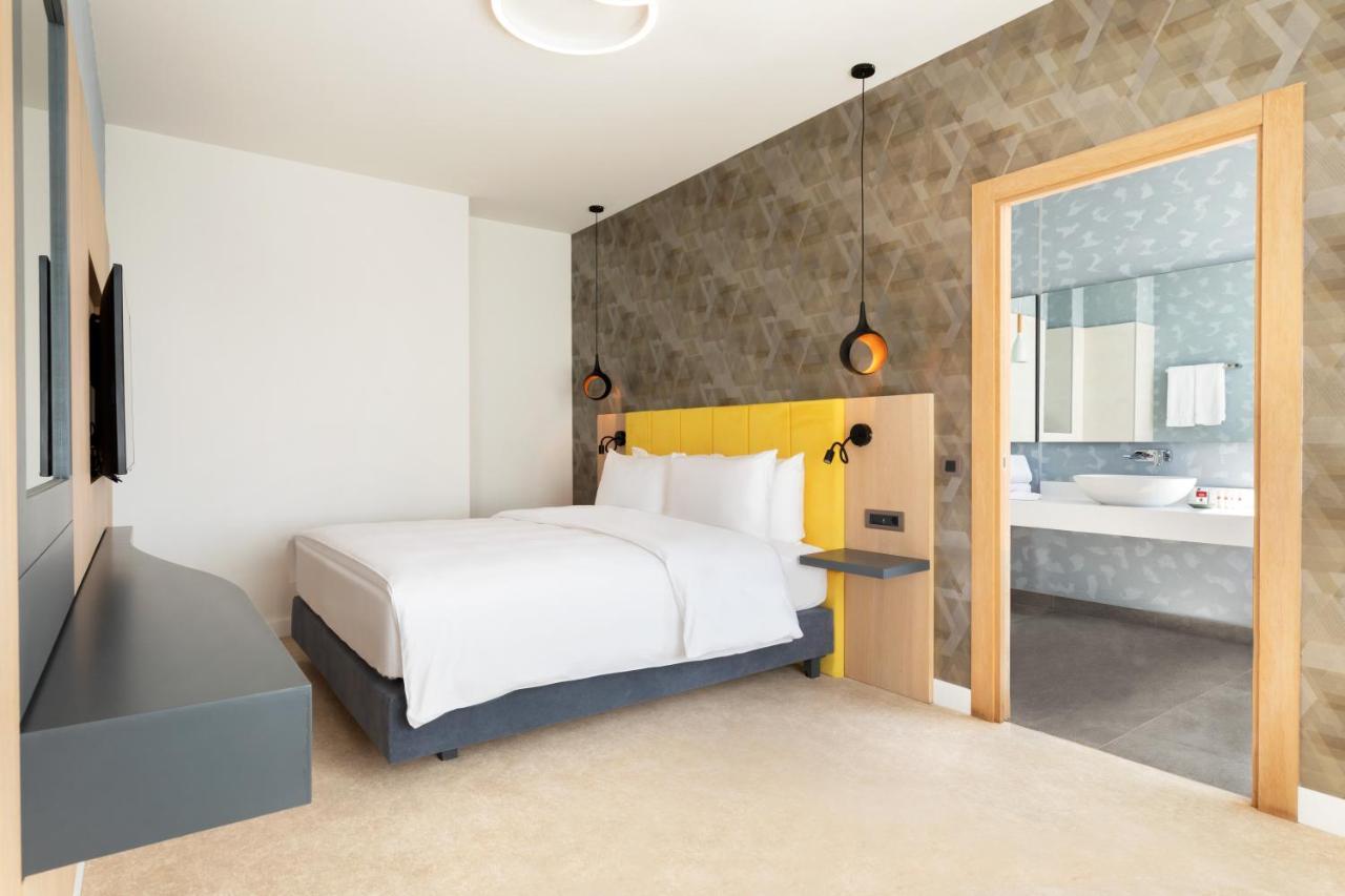 Ramada by Wyndham Slatina Parc Hotel Bagian luar foto