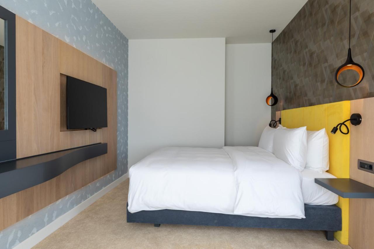 Ramada by Wyndham Slatina Parc Hotel Bagian luar foto