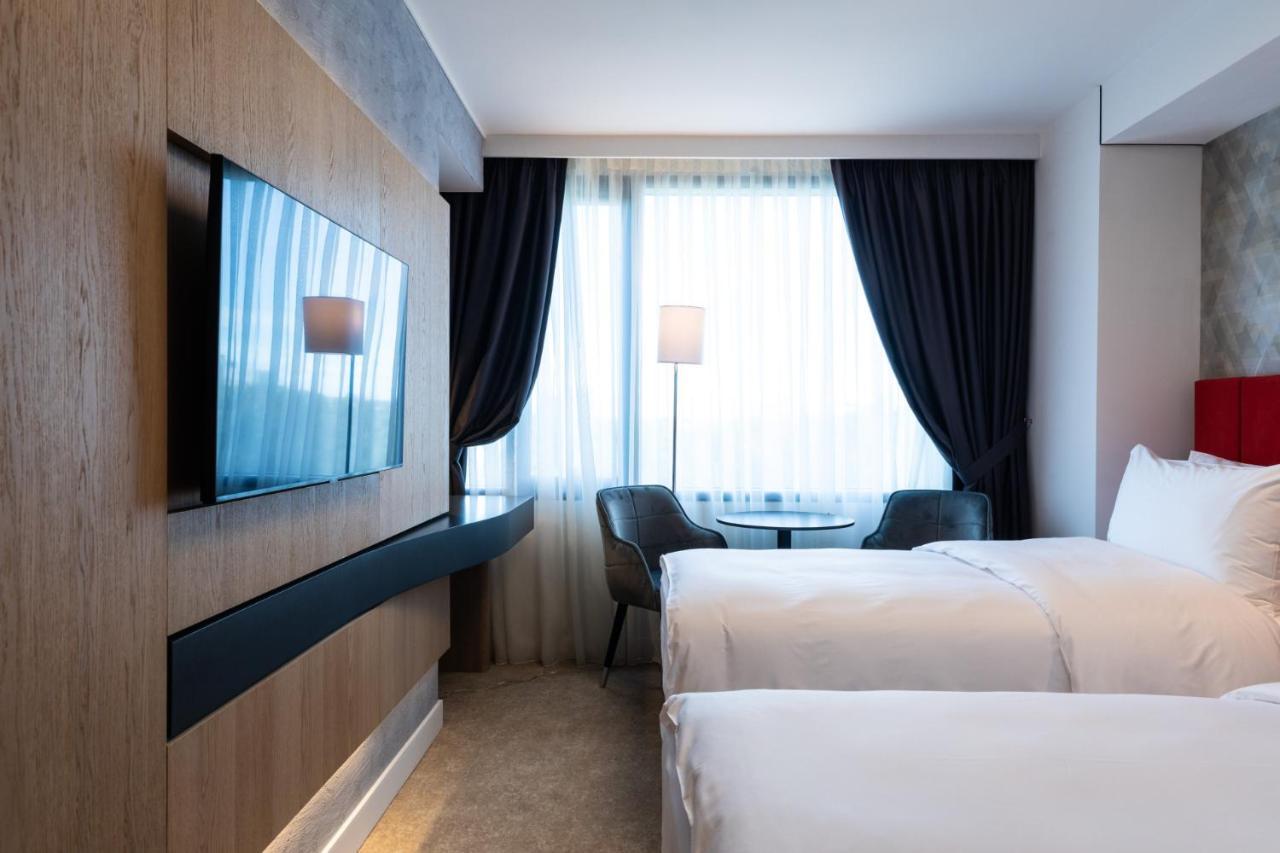 Ramada by Wyndham Slatina Parc Hotel Bagian luar foto