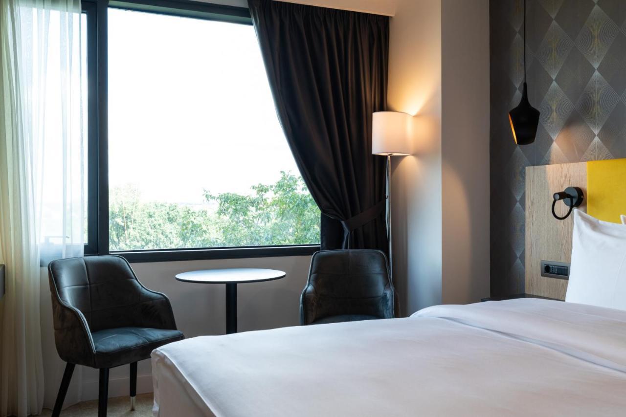 Ramada by Wyndham Slatina Parc Hotel Bagian luar foto
