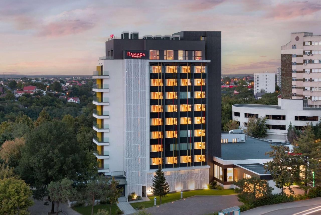 Ramada by Wyndham Slatina Parc Hotel Bagian luar foto