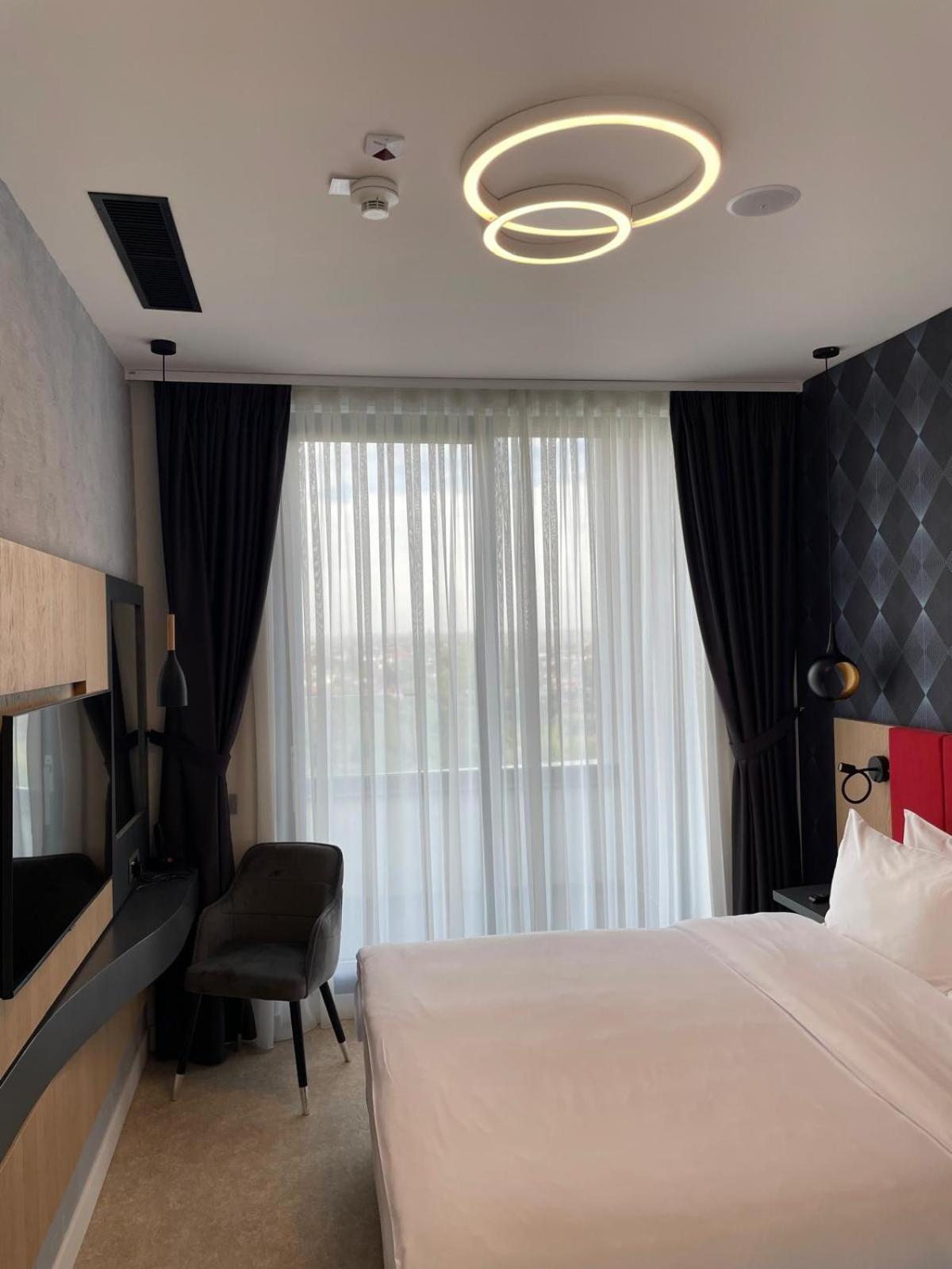 Ramada by Wyndham Slatina Parc Hotel Bagian luar foto