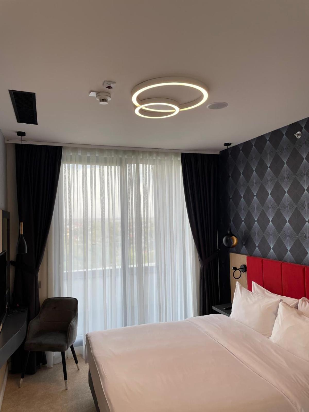 Ramada by Wyndham Slatina Parc Hotel Bagian luar foto
