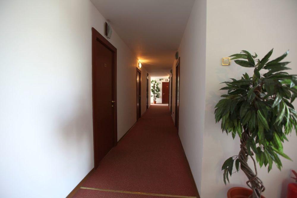 Ramada by Wyndham Slatina Parc Hotel Bagian luar foto