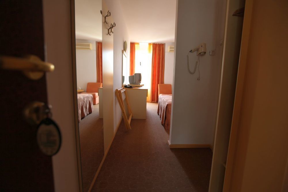 Ramada by Wyndham Slatina Parc Hotel Bagian luar foto