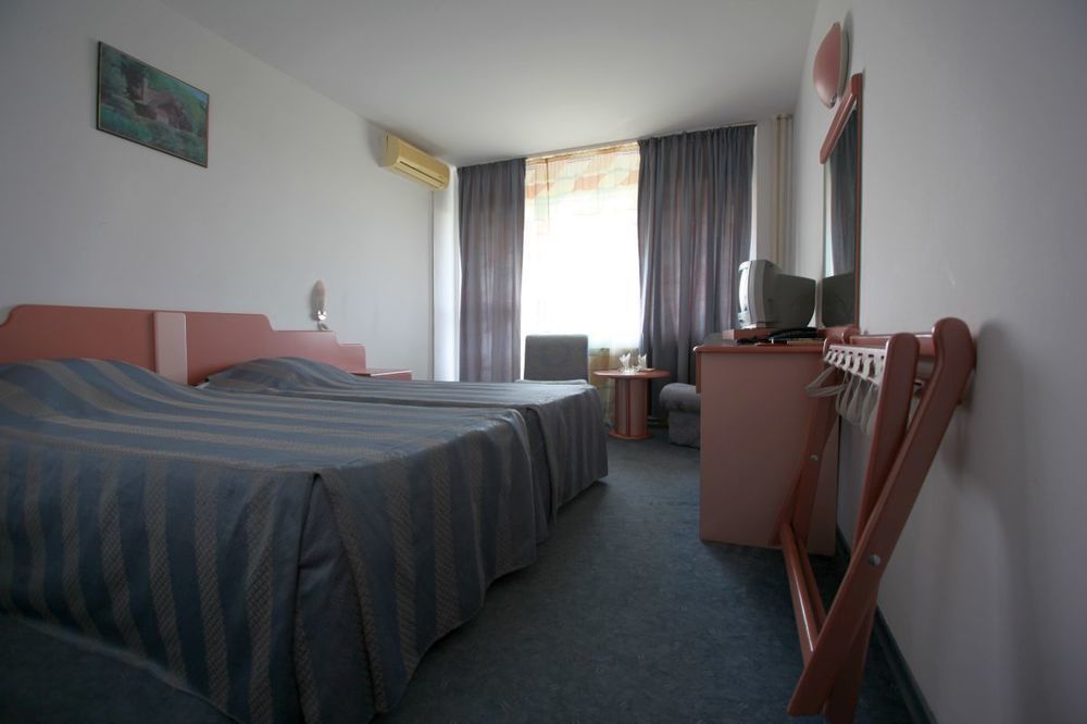 Ramada by Wyndham Slatina Parc Hotel Bagian luar foto
