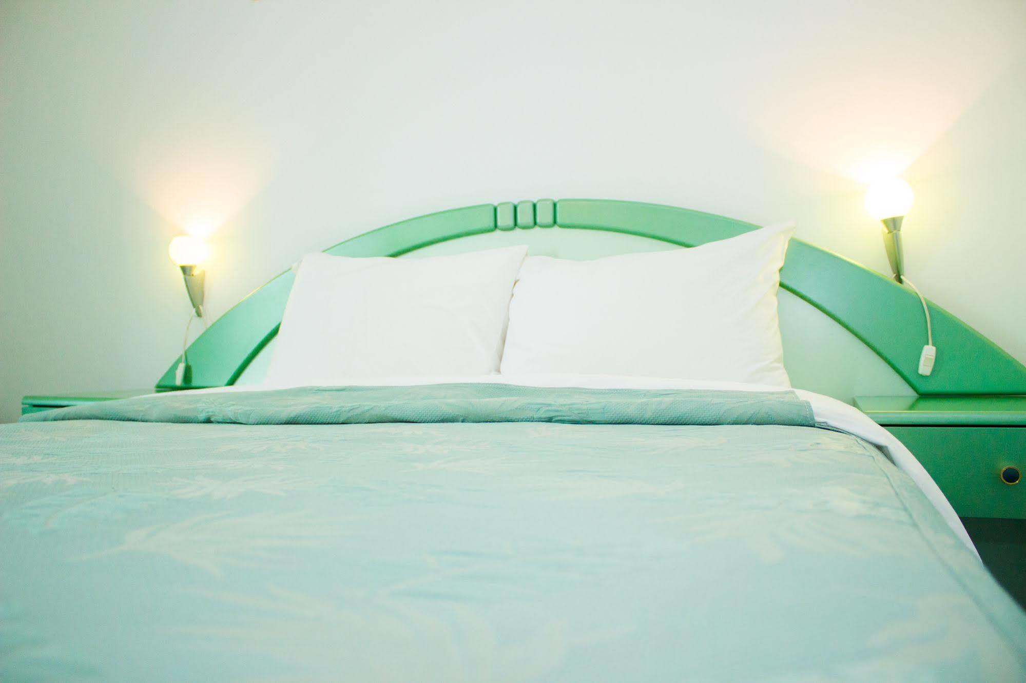 Ramada by Wyndham Slatina Parc Hotel Bagian luar foto